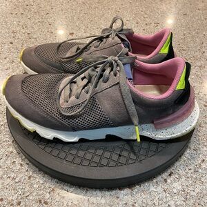 Women’s Sorel Kinetic Lite lace Sneaker Size 8.5 Sneakers